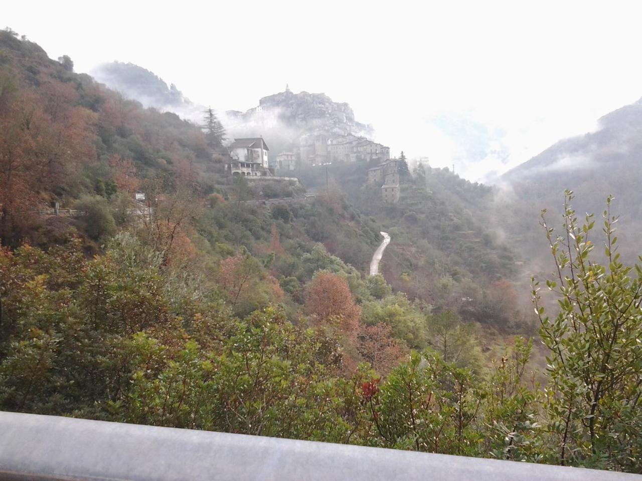 Agriturismo Terre Del Mistero Apricale Exterior foto